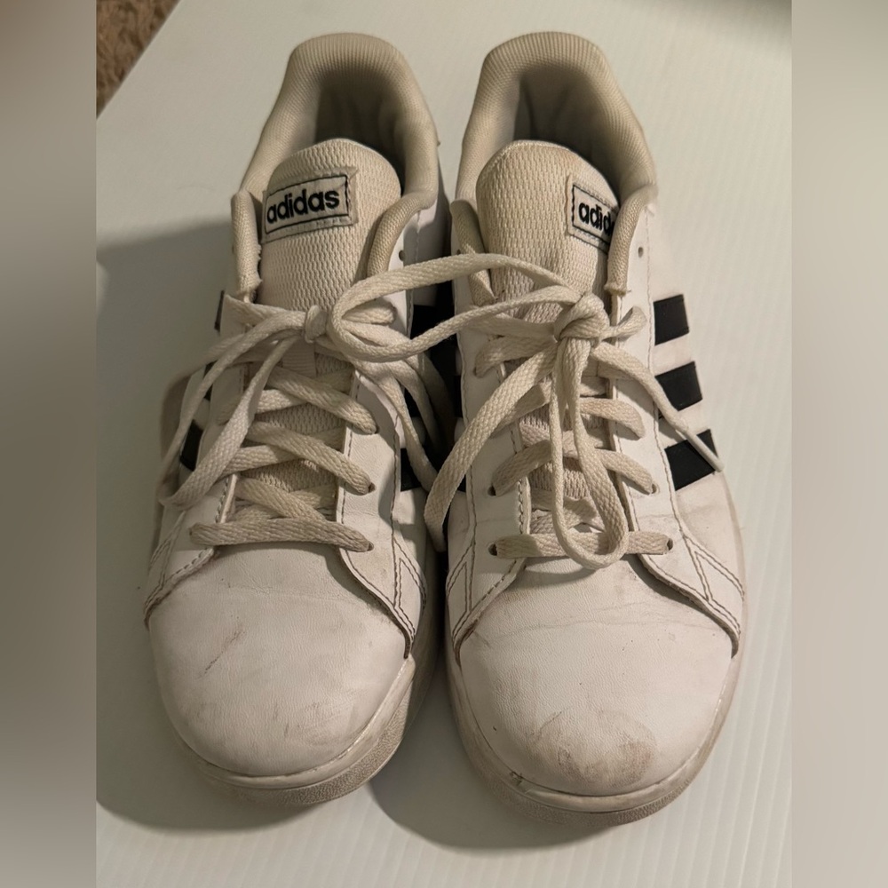 Adidas Classic White and Black Shoes Kids Size 4